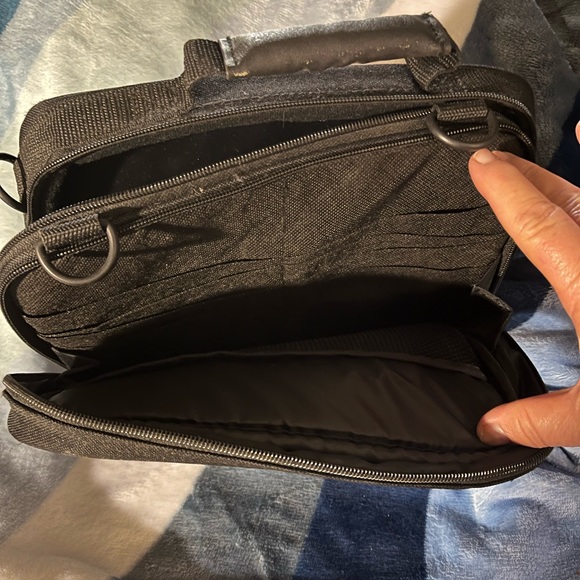 Portable DVD Case - Picture 5 of 6